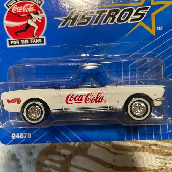 Coca-Cola Hot Wheels Houston Astros Car - White and Red - Picture 11 of 11
